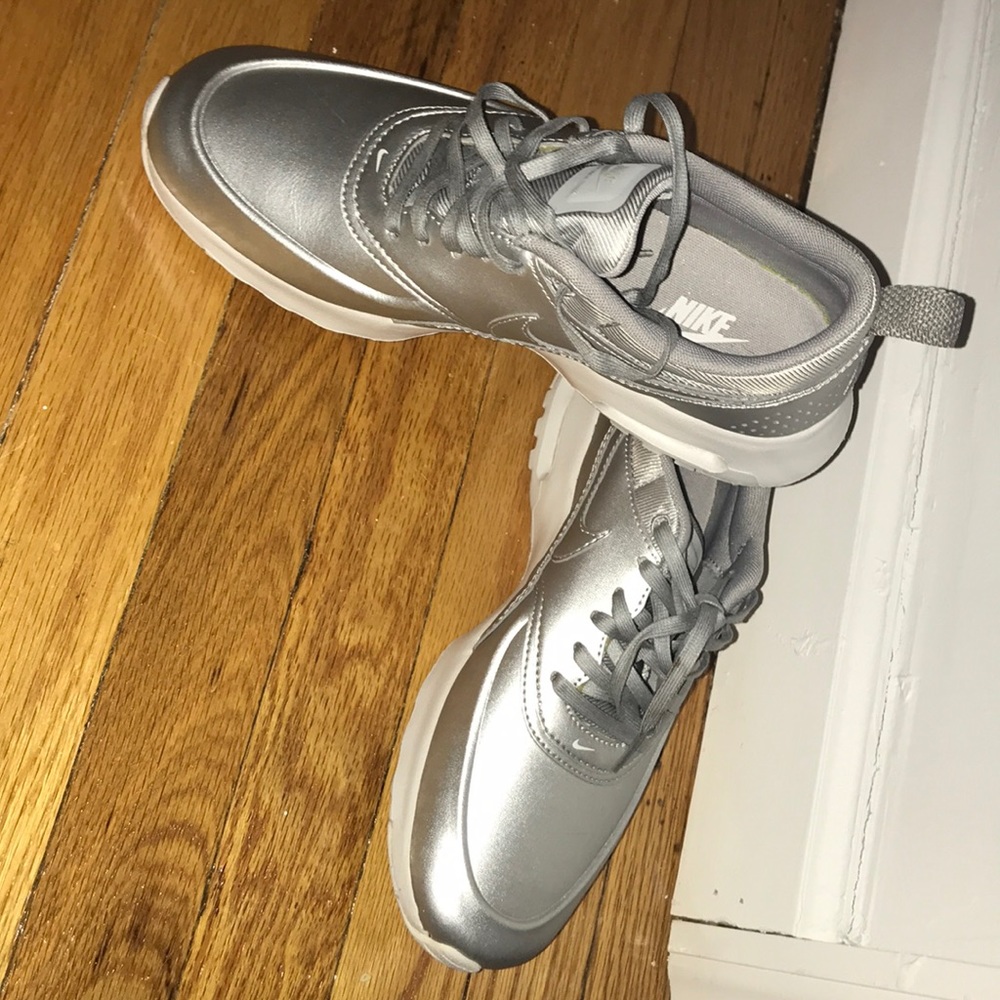 NIKE AIR MAX THEA - SILVER